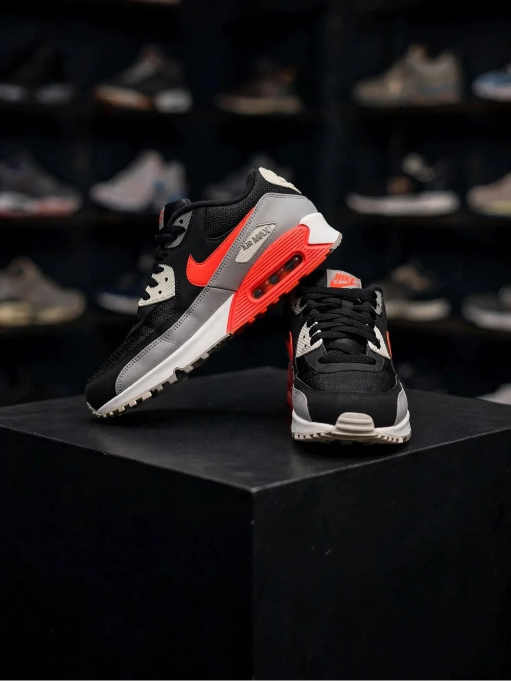 Nike Air Max 90 Essential 'Bright Crimson' (2018)